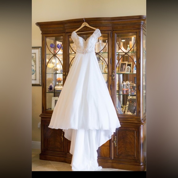 Morilee Wedding Dress, cathedral veil and headpiece. Size 4. - Picture 2 of 8